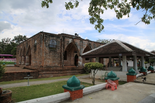 Tayland'da kubbesi bulunmayan cami: "Krue Se"